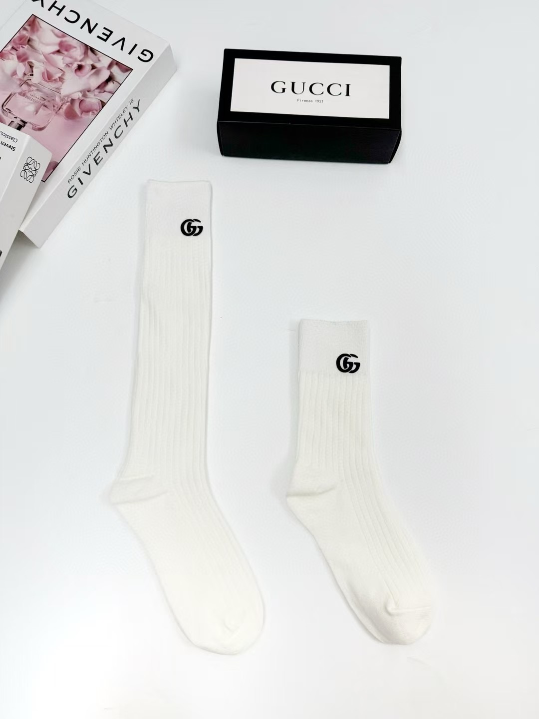 配包装 🌟【一盒2双】 🌟Gucci 古琦 经典字母logo ins超火爆小腿袜中筒袜,纯棉面料,潮人必备 ,经典个性 配包装 🌟【一盒2双】 🌟Gucci 古琦 经典字母logo ins超火爆小腿袜中筒袜,纯棉面料,潮人必备 ,经典个性