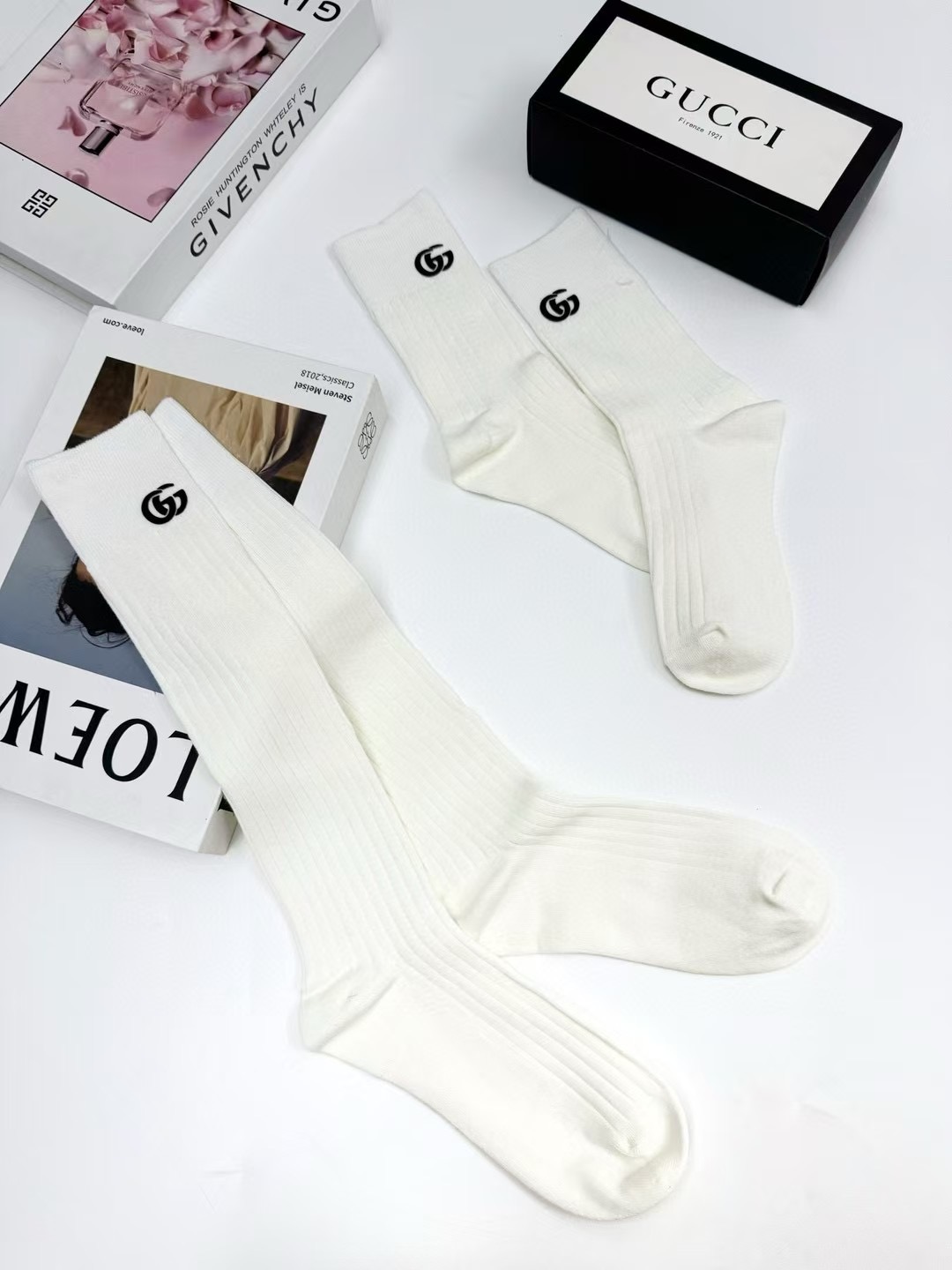 配包装 🌟【一盒2双】 🌟Gucci 古琦 经典字母logo ins超火爆小腿袜中筒袜,纯棉面料,潮人必备 ,经典个性 配包装 🌟【一盒2双】 🌟Gucci 古琦 经典字母logo ins超火爆小腿袜中筒袜,纯棉面料,潮人必备 ,经典个性