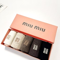 配包装 🌟【一盒5 双】 🌟缪缪 miumiu 经典刺绣字母logo 混纺中筒袜 ,软糯亲肤,ins超火爆配色 , 配包装 🌟【一盒5 双】 🌟缪缪 miumiu 经典刺绣字母logo 混纺中筒袜 ,软糯亲肤,ins超火爆配色 ,