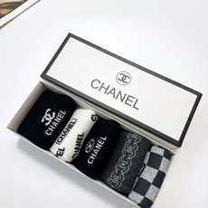 配包装 🌟【一盒5双】 🌟Chanel 香奈儿 经典字母 纯棉 中筒袜 !超级软糯亲肤! 🌟ins爆款!专柜在售ing 配包装 🌟【一盒5双】 🌟Chanel 香奈儿 经典字母 纯棉 中筒袜 !超级软糯亲肤! 🌟ins爆款!专柜在售ing