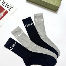 配包装 🌟【一盒4 双】 🌟Gucci 古奇 爆款双G字母 长筒袜 小腿袜,短腿袜 。专柜同步发售ing ,巨多明星红 配包装 🌟【一盒4 双】 🌟Gucci 古奇 爆款双G字母 长筒袜 小腿袜,短腿袜 。专柜同步发售ing ,巨多明星红