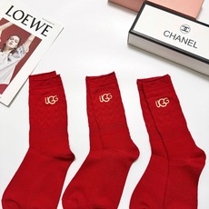 配包装 🌟【一盒3双】 🌟UGG 经典字母 logo刺绣羊毛 混纺中筒袜 !超级软糯亲肤! 🌟ins爆款!专柜在售in 配包装 🌟【一盒3双】 🌟UGG 经典字母 logo刺绣羊毛 混纺中筒袜 !超级软糯亲肤! 🌟ins爆款!专柜在售in
