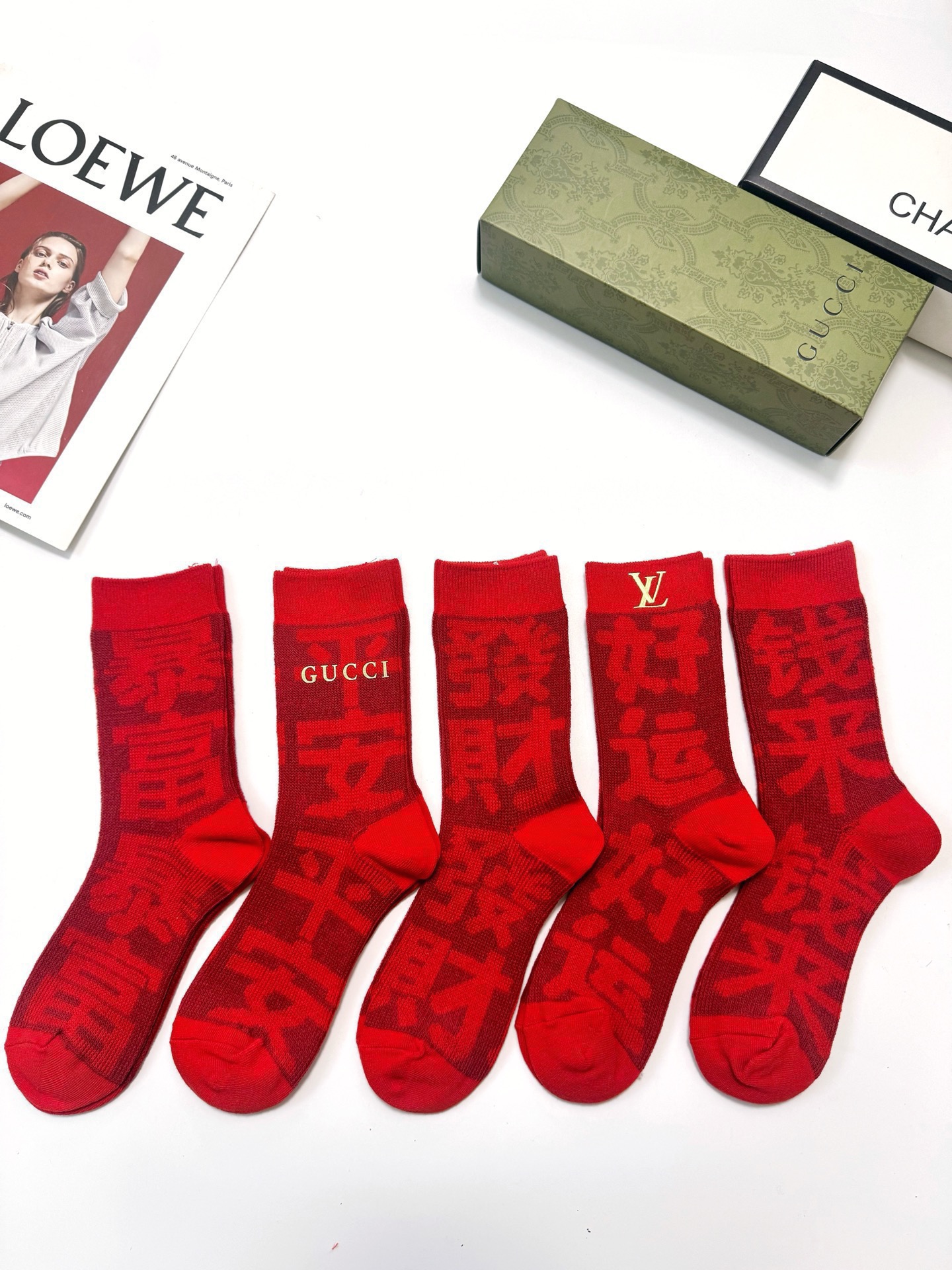 NO:920354,Comes with packaging [5 pairs in a box] Gucci / LV Louis Vuitton popular classic letters mid-tube socks New Year's socks double-needle knitted material, super perfect combination, classic style, simultaneous sale at counters, popular ins small items, must-have for fashionistas, versatile colors Socks, stockings, socks, gucci, louis vuitton, louis vuitton, socks19860909配包装【一盒5双】 Gucci 古琦 /LV 路易威登 爆款经典字母 中筒袜 年袜 双针针织材质,超完美结合,款式经典,专柜同步发售,ins爆火小单品,潮人必备,颜色百搭 袜子,丝袜,袜子,gucci,louis vuitton,louis vuitton,socks,accessory