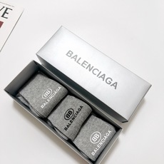 配包装 🌟【一盒3双】 🌟balenciaga 巴黎世家 经典字母logo 纯棉 中筒袜 ,软糯亲肤,ins超火爆 配包装 🌟【一盒3双】 🌟balenciaga 巴黎世家 经典字母logo 纯棉 中筒袜 ,软糯亲肤,ins超火爆