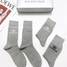配包装 🌟【一盒3双】 🌟balenciaga 巴黎世家 经典字母logo 纯棉 中筒袜 ,软糯亲肤,ins超火爆 配包装 🌟【一盒3双】 🌟balenciaga 巴黎世家 经典字母logo 纯棉 中筒袜 ,软糯亲肤,ins超火爆
