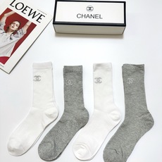 配包装 🌟【一盒4 双】 🌟Chanel 香奈儿 经典字母logo 超薄无骨中筒袜,纯棉 条纹小腿袜 堆堆袜 🌟ins 配包装 🌟【一盒4 双】 🌟Chanel 香奈儿 经典字母logo 超薄无骨中筒袜,纯棉 条纹小腿袜 堆堆袜 🌟ins