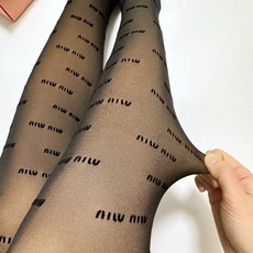 【加厚款 克重100g】 配包装 🌟【一盒一双】 🌟缪缪 miumiu ins爆款,秋冬加厚丝袜 ,水光黑丝透肤打底连 【加厚款 克重100g】 配包装 🌟【一盒一双】 🌟缪缪 miumiu ins爆款,秋冬加厚丝袜 ,水光黑丝透肤打底连