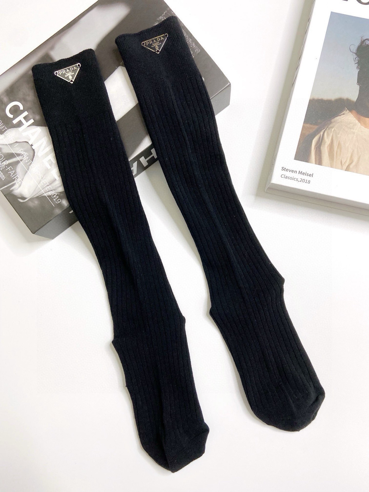 配包装 🌟【一盒一双】 🌟Prada 普拉达 经典字母logo纯棉长筒袜  小腿袜 🌟重工装饰个性时尚 🌟ins爆款！专