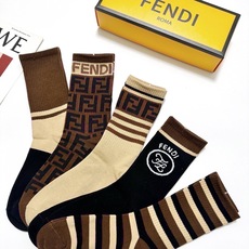 配包装 🌟【一盒5 双】 🌟Fendi 芬迪 经典字母logo 纯棉中筒袜 ,ins超火爆中筒袜 纯棉小腿袜,纯棉 配包装 🌟【一盒5 双】 🌟Fendi 芬迪 经典字母logo 纯棉中筒袜 ,ins超火爆中筒袜 纯棉小腿袜,纯棉