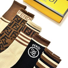 配包装 🌟【一盒5 双】 🌟Fendi 芬迪 经典字母logo 纯棉中筒袜 ,ins超火爆中筒袜 纯棉小腿袜,纯棉 配包装 🌟【一盒5 双】 🌟Fendi 芬迪 经典字母logo 纯棉中筒袜 ,ins超火爆中筒袜 纯棉小腿袜,纯棉