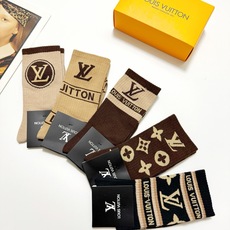 配包装 🌟【一盒5双】 🌟LV 路易威登 经典字母logo 纯棉中筒袜 ,ins超火爆短袜,纯棉面料,潮人必备 , 配包装 🌟【一盒5双】 🌟LV 路易威登 经典字母logo 纯棉中筒袜 ,ins超火爆短袜,纯棉面料,潮人必备 ,