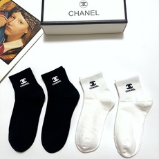 配包装 🌟【一盒4双】 🌟Chanel 香奈儿 经典字母logo 纯棉短筒袜 经典纯色短袜 🌟ins爆款!专柜在售ing 配包装 🌟【一盒4双】 🌟Chanel 香奈儿 经典字母logo 纯棉短筒袜 经典纯色短袜 🌟ins爆款!专柜在售ing