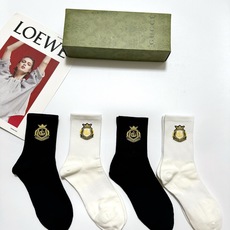 配包装 🌟【一盒4 双】 🌟Gucci 古琦 经典字母logo纯棉中筒袜 🌟ins爆款!专柜在售ing 🌟好看到爆炸 配包装 🌟【一盒4 双】 🌟Gucci 古琦 经典字母logo纯棉中筒袜 🌟ins爆款!专柜在售ing 🌟好看到爆炸