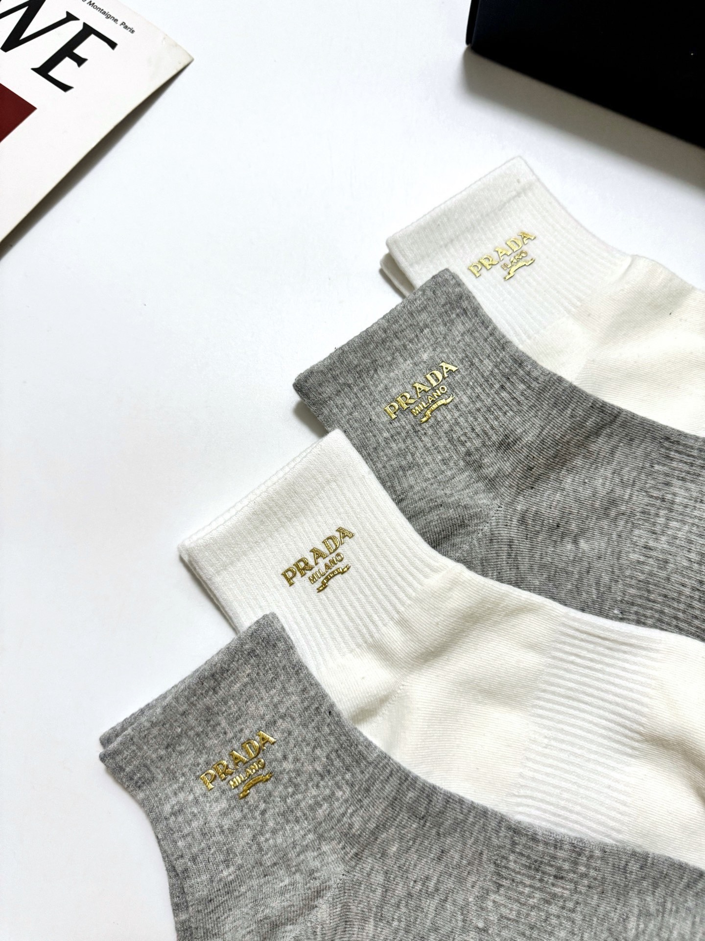 配包装 🌟【一盒4 双】 🌟Gucci 古琦 经典字母logo纯棉中筒袜 🌟ins爆款!专柜在售ing 🌟好看到爆炸 配包装 🌟【一盒4 双】 🌟Gucci 古琦 经典字母logo纯棉中筒袜 🌟ins爆款!专柜在售ing 🌟好看到爆炸