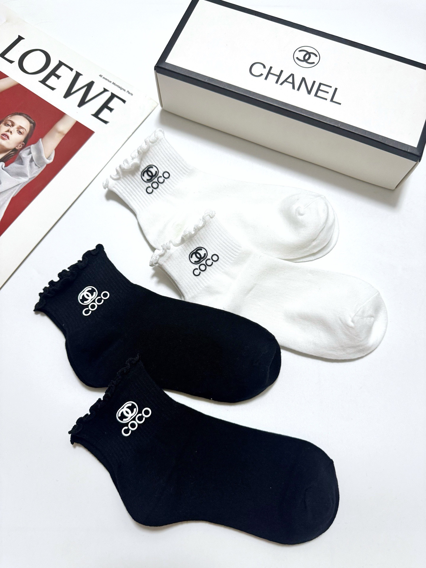 配包装 🌟【一盒4双】 🌟Chanel 香奈儿 经典字母logo 木耳边纯棉短筒袜经典纯色 🌟ins爆款！专柜在售ing