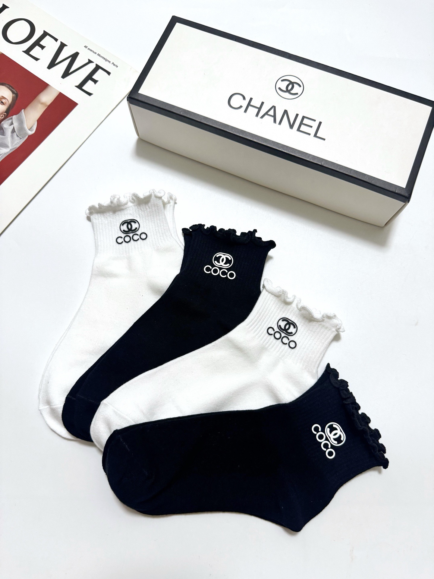 配包装 🌟【一盒4双】 🌟Chanel 香奈儿 经典字母logo 木耳边纯棉短筒袜经典纯色 🌟ins爆款！专柜在售ing