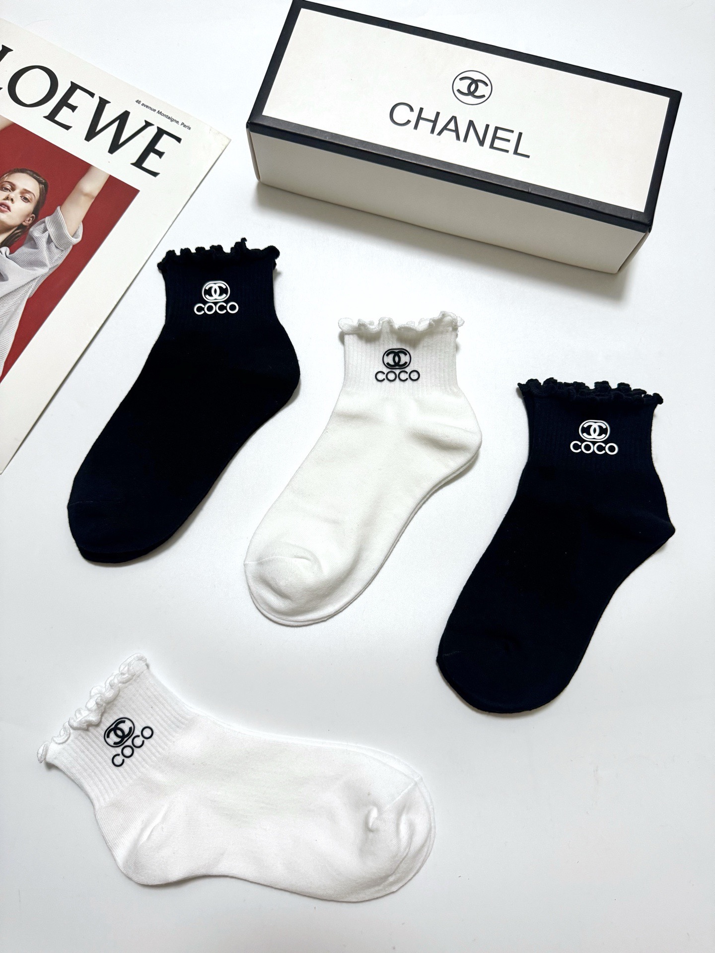 配包装 🌟【一盒4双】 🌟Chanel 香奈儿 经典字母logo 木耳边纯棉短筒袜经典纯色 🌟ins爆款！专柜在售ing