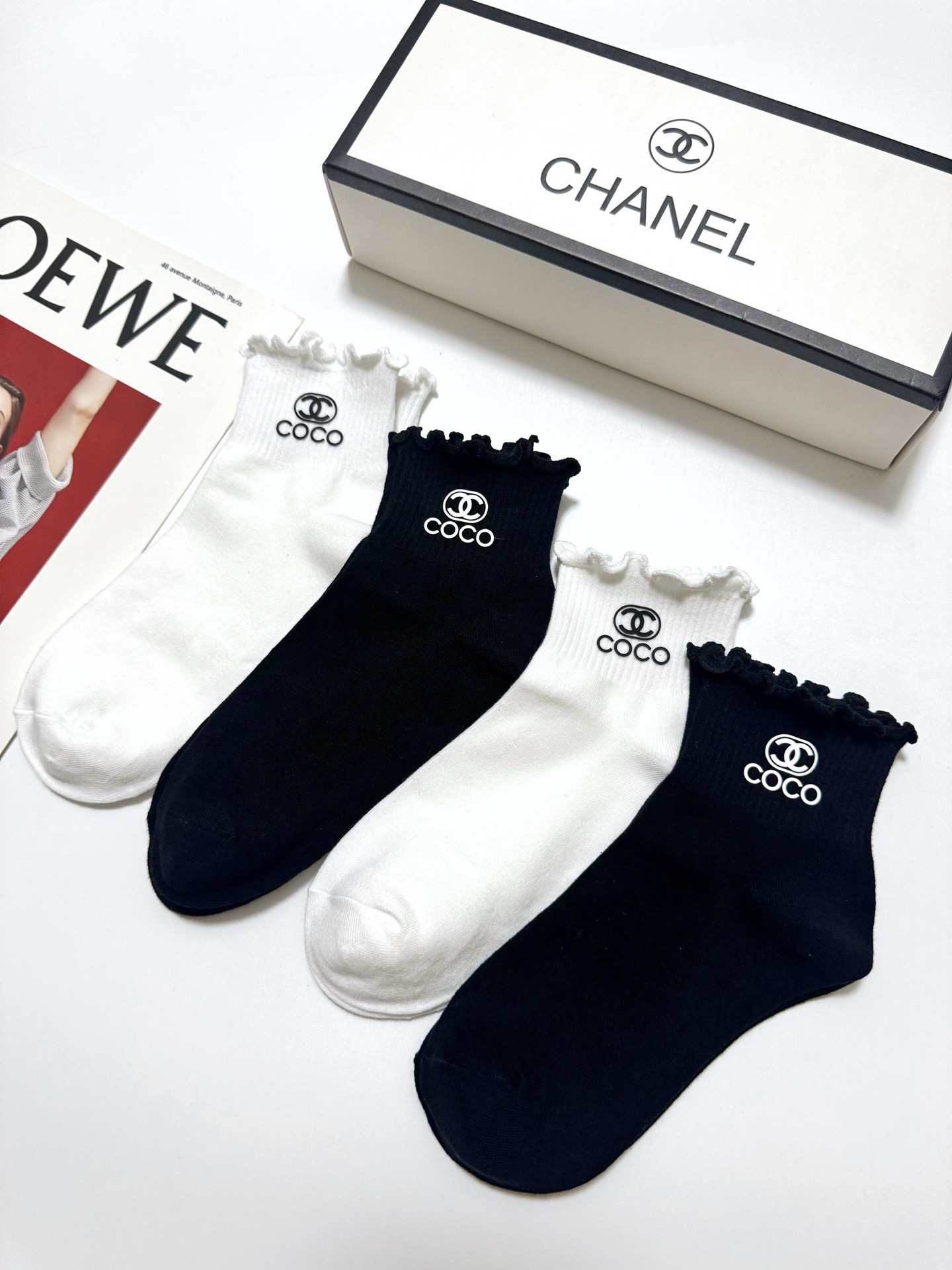 配包装 🌟【一盒4双】 🌟Chanel 香奈儿 经典字母logo 木耳边纯棉短筒袜经典纯色 🌟ins爆款！专柜在售ing