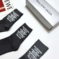 配包装 🌟【一盒3双】 🌟巴黎世家 balenciaga 经典字母logo纯棉中筒袜 🌟重工装饰个性时尚 🌟ins爆 配包装 🌟【一盒3双】 🌟巴黎世家 balenciaga 经典字母logo纯棉中筒袜 🌟重工装饰个性时尚 🌟ins爆