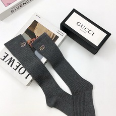 配包装 🌟【一盒一双】 🌟Gucci 古琦 经典字母logo纯棉长筒袜 小腿袜 🌟重工装饰个性时尚 🌟ins爆款!专 配包装 🌟【一盒一双】 🌟Gucci 古琦 经典字母logo纯棉长筒袜 小腿袜 🌟重工装饰个性时尚 🌟ins爆款!专