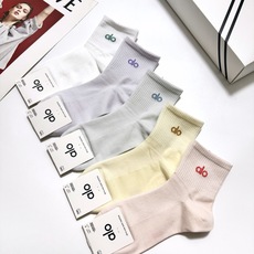 配包装 🌟【一盒5 双】 🌟alo经典字母logo 纯棉 混纺网面 中筒袜 ,软糯亲肤,ins超火爆配色 ,潮人必 配包装 🌟【一盒5 双】 🌟alo经典字母logo 纯棉 混纺网面 中筒袜 ,软糯亲肤,ins超火爆配色 ,潮人必