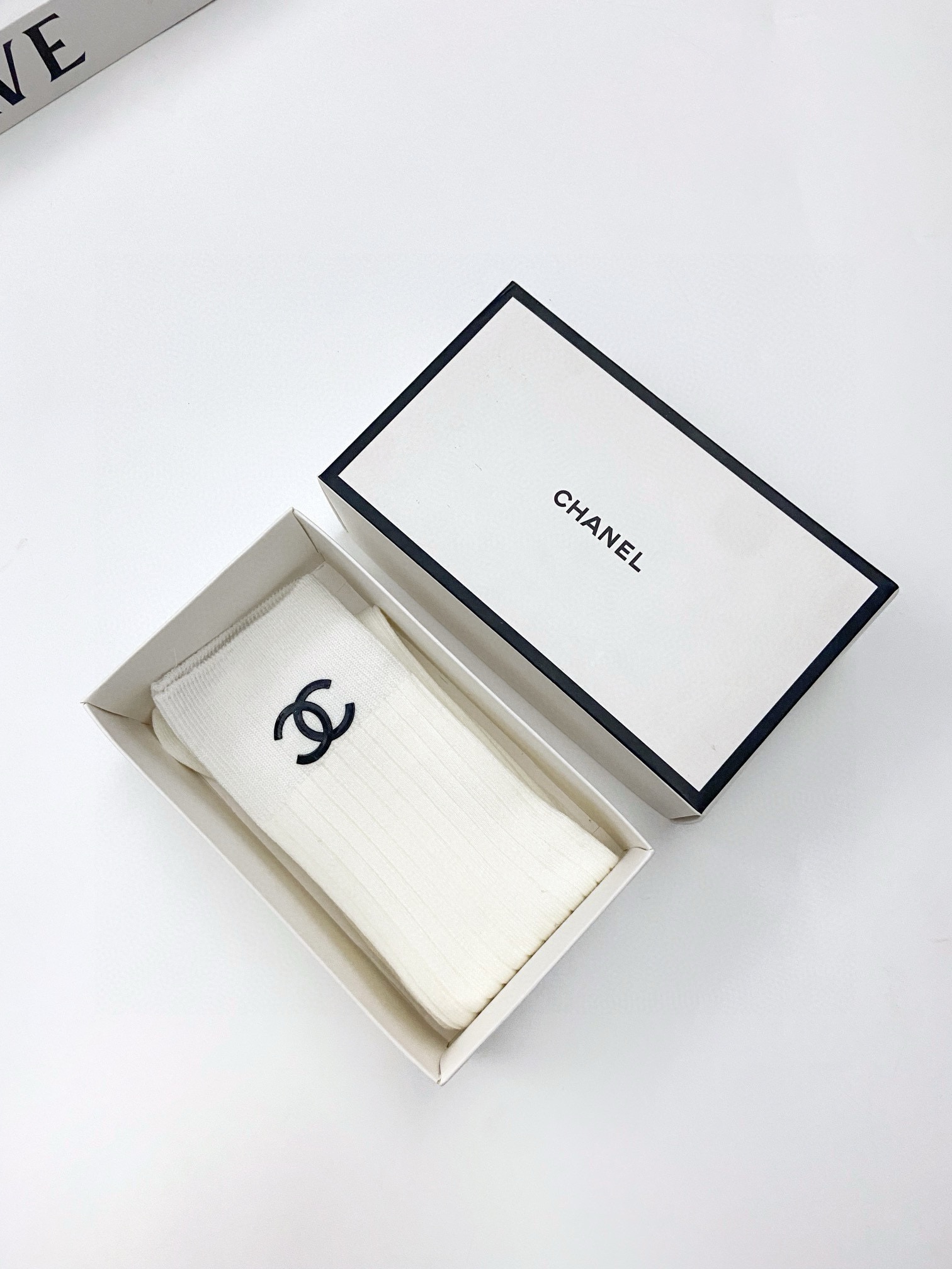 配包装 🌟【一盒一双】 🌟Chanel 香奈儿 经典字母logo纯棉长筒袜 小腿袜 🌟重工装饰个性时尚 🌟ins爆款! 配包装 🌟【一盒一双】 🌟Chanel 香奈儿 经典字母logo纯棉长筒袜 小腿袜 🌟重工装饰个性时尚 🌟ins爆款!