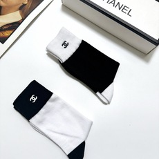 配包装 🌟【一盒2双】 🌟Chanel 香奈儿 经典字母logo 纯棉中筒袜 ,ins超火爆短袜,纯棉面料,潮人必 配包装 🌟【一盒2双】 🌟Chanel 香奈儿 经典字母logo 纯棉中筒袜 ,ins超火爆短袜,纯棉面料,潮人必