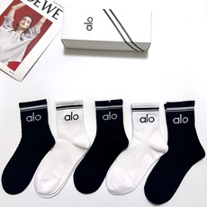 配包装 🌟【一盒5 双】 🌟alo 经典字母logo纯棉短袜 中筒袜 , 男女同款,ins超火爆红人同款,精美纯棉 配包装 🌟【一盒5 双】 🌟alo 经典字母logo纯棉短袜 中筒袜 , 男女同款,ins超火爆红人同款,精美纯棉