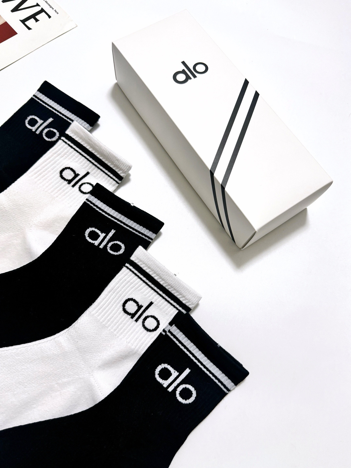 配包装 🌟【一盒5 双】 🌟alo 经典字母logo纯棉短袜 中筒袜 , 男女同款,ins超火爆红人同款,精美纯棉 配包装 🌟【一盒5 双】 🌟alo 经典字母logo纯棉短袜 中筒袜 , 男女同款,ins超火爆红人同款,精美纯棉