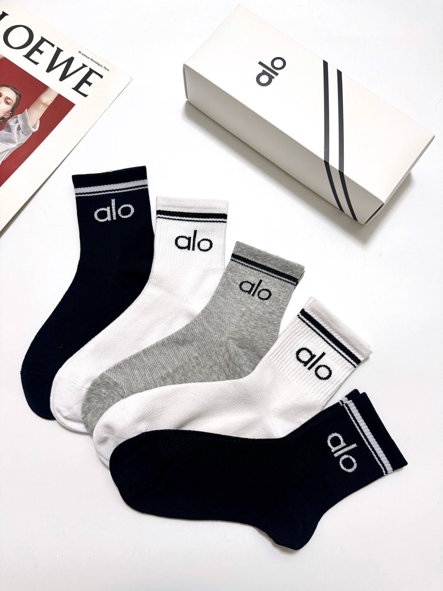 配包装 🌟【一盒5 双】 🌟alo 经典字母logo纯棉短袜 中筒袜 , 男女同款,ins超火爆红人同款,精美纯棉 配包装 🌟【一盒5 双】 🌟alo 经典字母logo纯棉短袜 中筒袜 , 男女同款,ins超火爆红人同款,精美纯棉