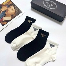 配包装 🌟【一盒4双】 🌟Prada 普拉达 经典字母logo 纯棉中筒袜 经典纯色短袜 🌟ins爆款!专柜在售ing 配包装 🌟【一盒4双】 🌟Prada 普拉达 经典字母logo 纯棉中筒袜 经典纯色短袜 🌟ins爆款!专柜在售ing