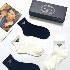 配包装 🌟【一盒4双】 🌟Prada 普拉达 经典字母logo 纯棉中筒袜 经典纯色短袜 🌟ins爆款!专柜在售ing 配包装 🌟【一盒4双】 🌟Prada 普拉达 经典字母logo 纯棉中筒袜 经典纯色短袜 🌟ins爆款!专柜在售ing