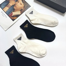 配包装 🌟【一盒4双】 🌟Prada 普拉达 经典字母logo 纯棉中筒袜 经典纯色短袜 🌟ins爆款!专柜在售ing 配包装 🌟【一盒4双】 🌟Prada 普拉达 经典字母logo 纯棉中筒袜 经典纯色短袜 🌟ins爆款!专柜在售ing