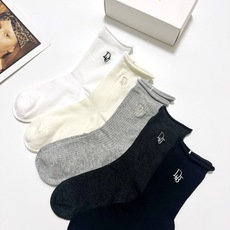 配包装 🌟【一盒5 双】 🌟Dior 迪奥 经典字母logo 纯棉中筒袜 ,ins超火爆空调袜,纯棉面料,潮人必备 , 配包装 🌟【一盒5 双】 🌟Dior 迪奥 经典字母logo 纯棉中筒袜 ,ins超火爆空调袜,纯棉面料,潮人必备 ,