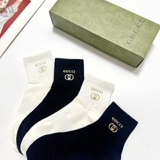 配包装 🌟【一盒4 双】 🌟Gucci 古琦 经典字母logo纯棉中筒袜 🌟ins爆款!专柜在售ing 🌟好看到爆炸 配包装 🌟【一盒4 双】 🌟Gucci 古琦 经典字母logo纯棉中筒袜 🌟ins爆款!专柜在售ing 🌟好看到爆炸