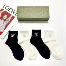 配包装 🌟【一盒4 双】 🌟Gucci 古琦 经典字母logo纯棉中筒袜 🌟ins爆款!专柜在售ing 🌟好看到爆炸 配包装 🌟【一盒4 双】 🌟Gucci 古琦 经典字母logo纯棉中筒袜 🌟ins爆款!专柜在售ing 🌟好看到爆炸
