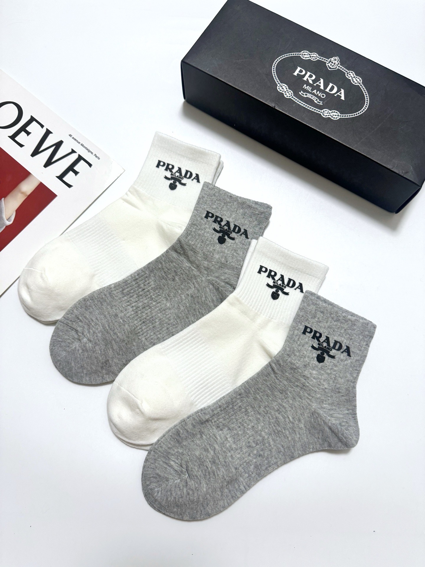 配包装 🌟【一盒4双】 🌟Prada 普拉达 经典纯色 字母logo 纯棉中筒袜  🌟ins爆款！专柜在售ing 🌟原单