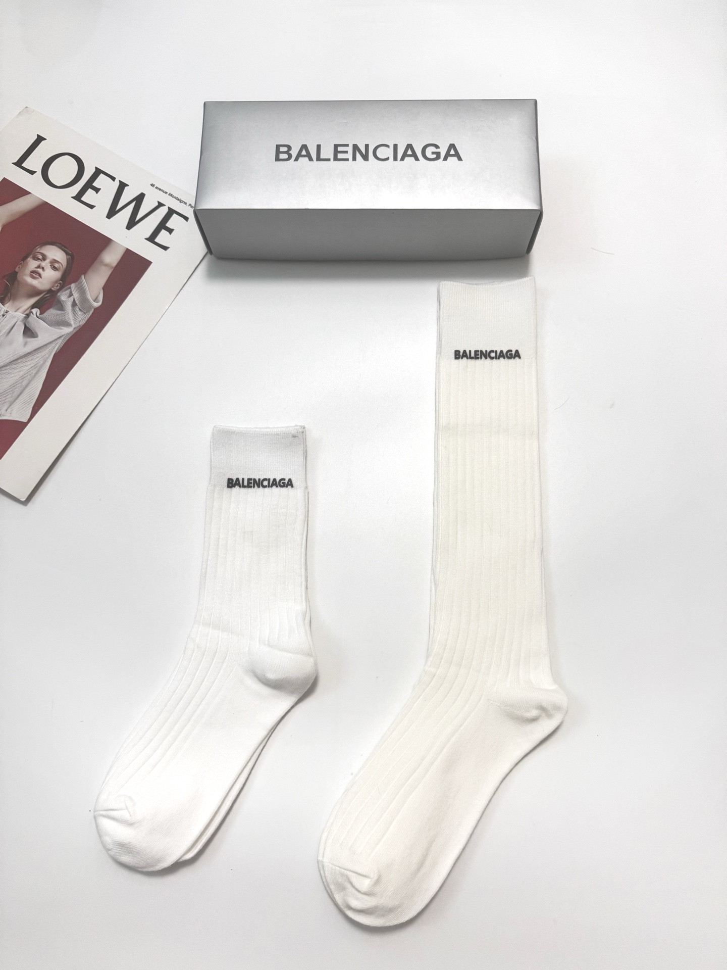 配包装 🌟【一盒2双】 🌟 巴黎世家 balenciaga 经典字母 长筒袜 短筒袜。双针针织材质,超完美结合,款式经典 配包装 🌟【一盒2双】 🌟 巴黎世家 balenciaga 经典字母 长筒袜 短筒袜。双针针织材质,超完美结合,款式经典