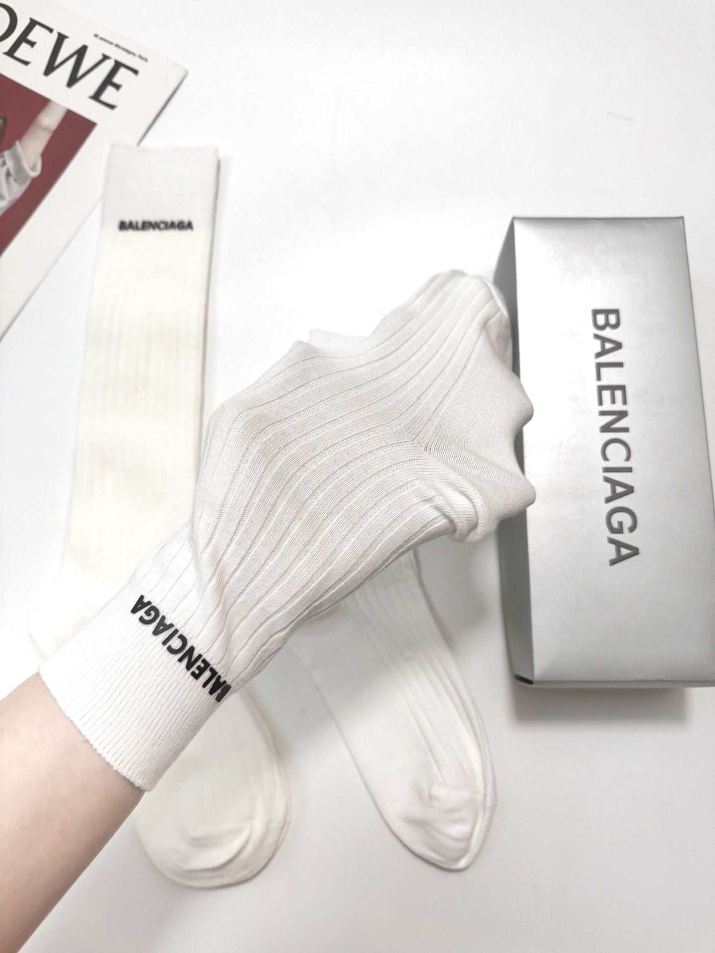 配包装 🌟【一盒2双】 🌟 巴黎世家 balenciaga 经典字母 长筒袜 短筒袜。双针针织材质,超完美结合,款式经典 配包装 🌟【一盒2双】 🌟 巴黎世家 balenciaga 经典字母 长筒袜 短筒袜。双针针织材质,超完美结合,款式经典