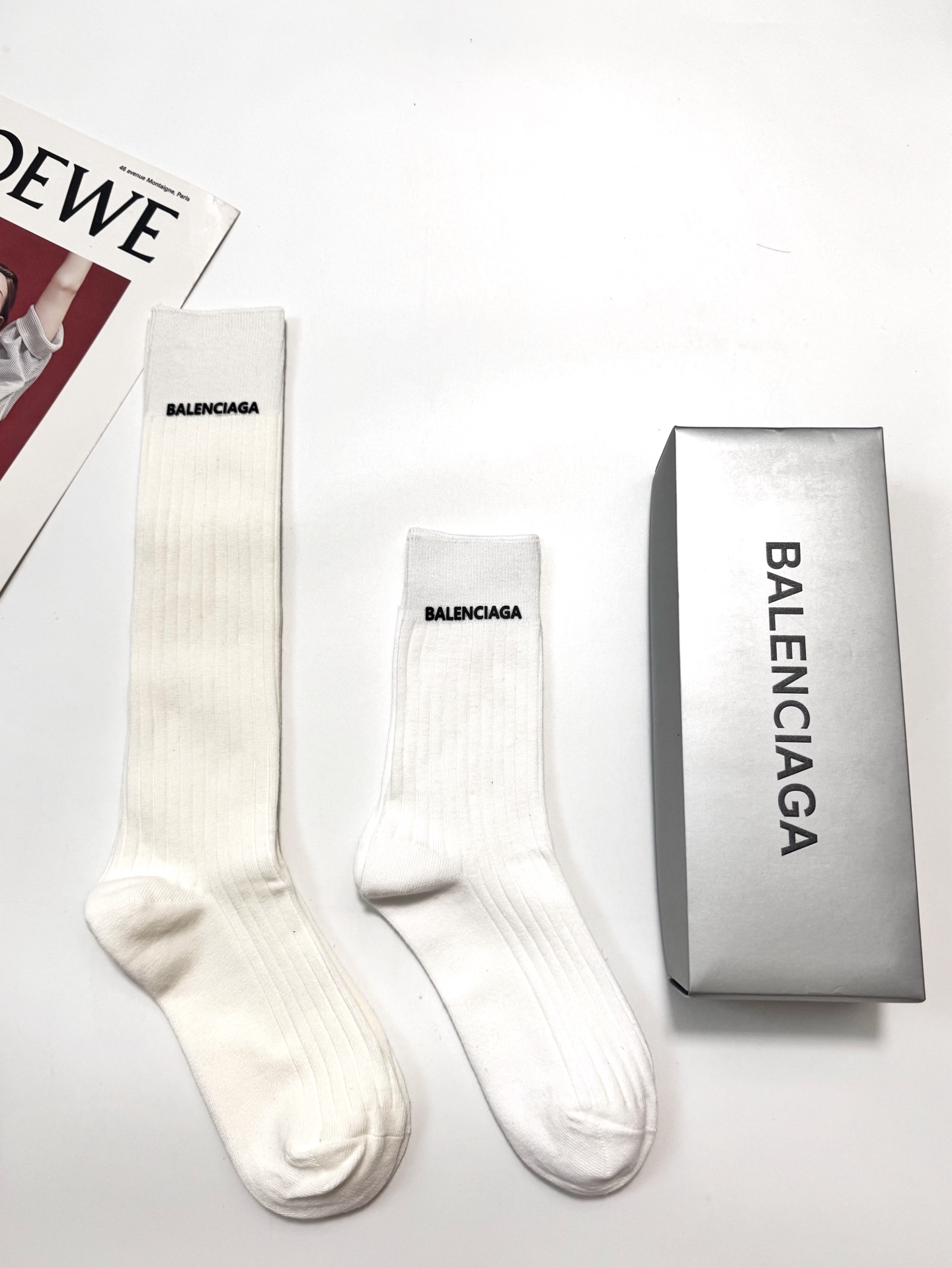 配包装 🌟【一盒2双】 🌟 巴黎世家 balenciaga 经典字母 长筒袜 短筒袜。双针针织材质,超完美结合,款式经典 配包装 🌟【一盒2双】 🌟 巴黎世家 balenciaga 经典字母 长筒袜 短筒袜。双针针织材质,超完美结合,款式经典