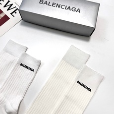 配包装 🌟【一盒2双】 🌟 巴黎世家 balenciaga 经典字母 长筒袜 短筒袜。双针针织材质,超完美结合,款式经典 配包装 🌟【一盒2双】 🌟 巴黎世家 balenciaga 经典字母 长筒袜 短筒袜。双针针织材质,超完美结合,款式经典