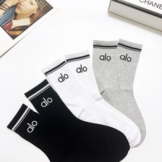 配包装 🌟【一盒3双】 🌟 alo 经典字母logo 纯棉中筒袜 ,ins超火爆小腿短袜,纯棉面料,潮人必备 ,经 配包装 🌟【一盒3双】 🌟 alo 经典字母logo 纯棉中筒袜 ,ins超火爆小腿短袜,纯棉面料,潮人必备 ,经
