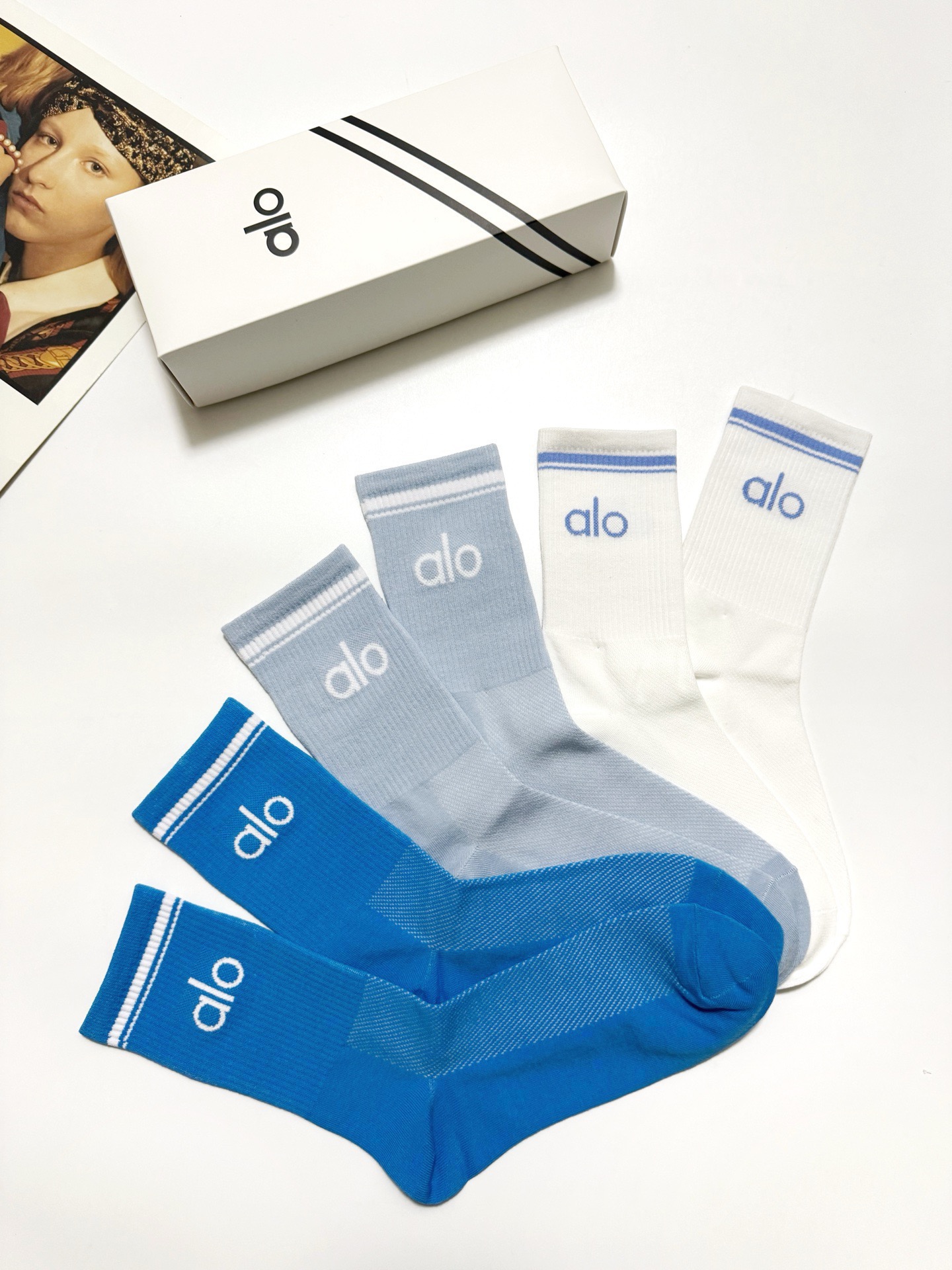 配包装 🌟【一盒3双】  🌟 alo 经典字母logo 纯棉中筒袜   ，ins超火爆小腿短袜，纯棉面料，潮人必备 ，经