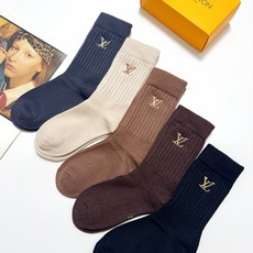 配包装 🌟【一盒5 双】 🌟LV 路易威登经典刺绣字母logo 羊绒混纺中筒袜 ,软糯亲肤,ins超火爆配色 ,秋 配包装 🌟【一盒5 双】 🌟LV 路易威登经典刺绣字母logo 羊绒混纺中筒袜 ,软糯亲肤,ins超火爆配色 ,秋