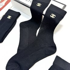 配包装 🌟【一盒3 双】 🌟Chanel 香奈儿 经典字母logo 超薄透气中筒袜 ,ins超火爆空调袜,潮人必备 , 配包装 🌟【一盒3 双】 🌟Chanel 香奈儿 经典字母logo 超薄透气中筒袜 ,ins超火爆空调袜,潮人必备 ,