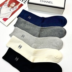 配包装 🌟【一盒5双】 🌟Chanel 香奈儿 经典字母 logo双针针织 纯棉 中筒袜 !超级软糯亲肤! 🌟ins爆 配包装 🌟【一盒5双】 🌟Chanel 香奈儿 经典字母 logo双针针织 纯棉 中筒袜 !超级软糯亲肤! 🌟ins爆