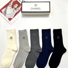 配包装 🌟【一盒5双】 🌟Chanel 香奈儿 经典字母 logo双针针织 纯棉 中筒袜 !超级软糯亲肤! 🌟ins爆 配包装 🌟【一盒5双】 🌟Chanel 香奈儿 经典字母 logo双针针织 纯棉 中筒袜 !超级软糯亲肤! 🌟ins爆