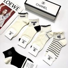 配包装 🌟【一盒5 双】 🌟Chanel 香奈儿 经典字母logo 纯棉短袜 ,ins超火爆短袜,纯棉面料,潮人必备 配包装 🌟【一盒5 双】 🌟Chanel 香奈儿 经典字母logo 纯棉短袜 ,ins超火爆短袜,纯棉面料,潮人必备