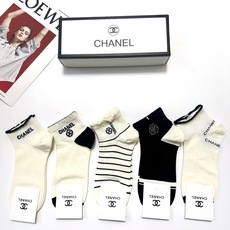 配包装 🌟【一盒5 双】 🌟Chanel 香奈儿 经典字母logo 纯棉短袜 ,ins超火爆短袜,纯棉面料,潮人必备 配包装 🌟【一盒5 双】 🌟Chanel 香奈儿 经典字母logo 纯棉短袜 ,ins超火爆短袜,纯棉面料,潮人必备
