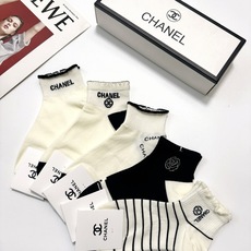 配包装 🌟【一盒5 双】 🌟Chanel 香奈儿 经典字母logo 纯棉短袜 ,ins超火爆短袜,纯棉面料,潮人必备 配包装 🌟【一盒5 双】 🌟Chanel 香奈儿 经典字母logo 纯棉短袜 ,ins超火爆短袜,纯棉面料,潮人必备